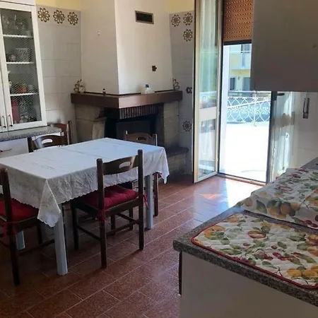 Casa A [ Zona Tribunale , Università , Golf Club ]